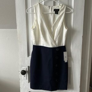 Women’s sleeveless dress with button detail